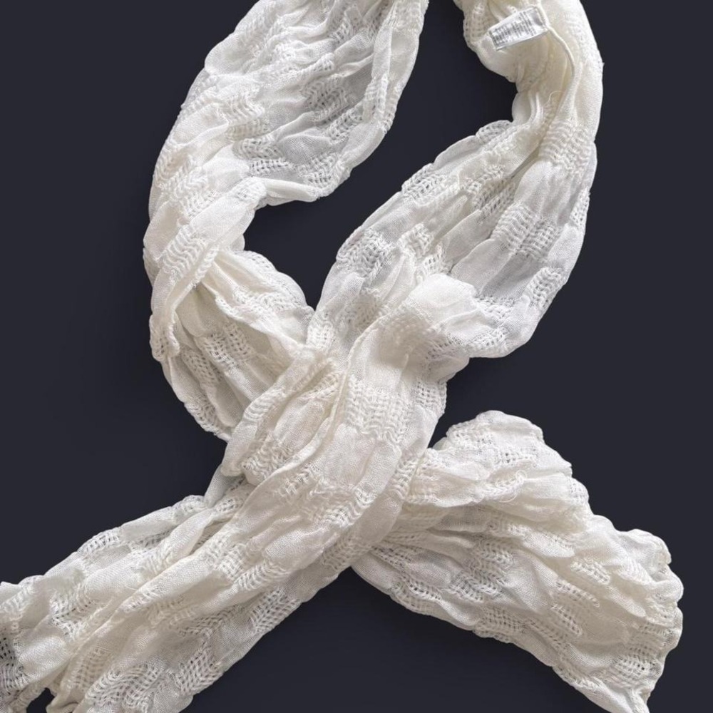 Target LIght Cream Lace Scarf with Ruffles - Picture 2 of 8